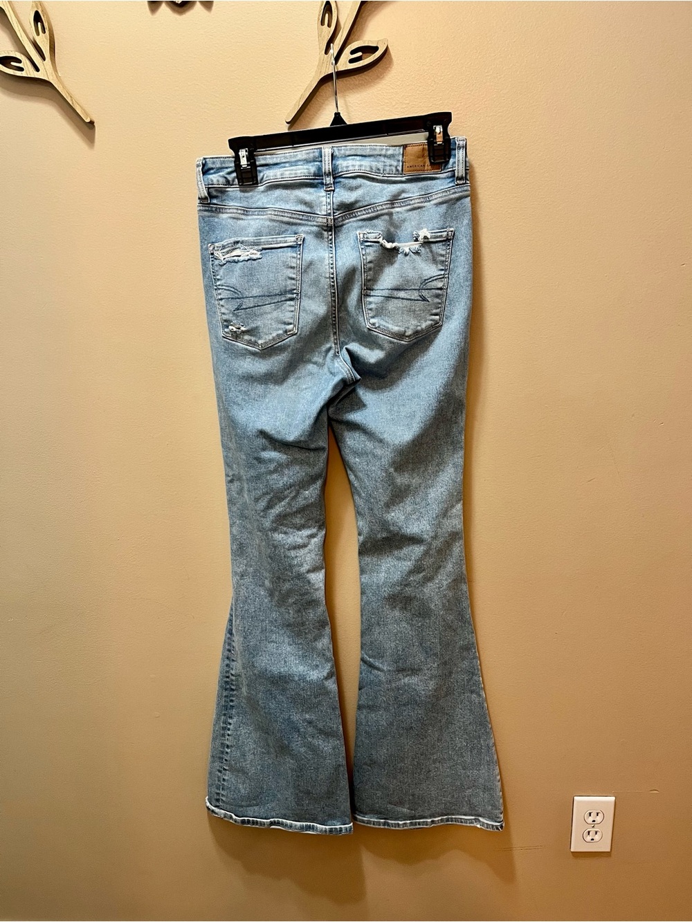 American Eagle High-Rise Distressed Flare Jeans Size 8 - Picture 4 of 12